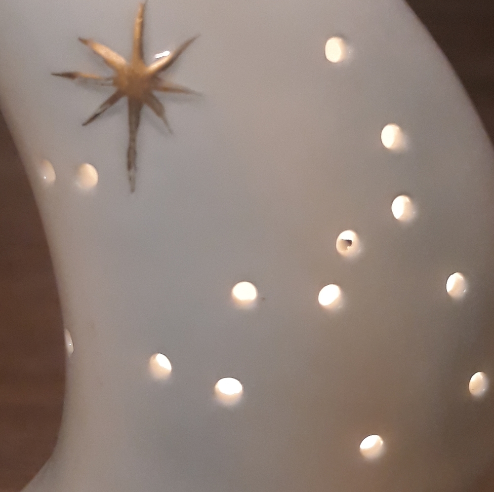 Vintage Decorative Outfit Ceramic Crescent Moon and Winter Village Table… - Picture 8 of 14